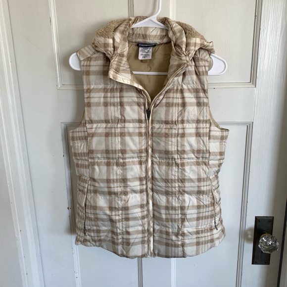 Patagonia Jackets & Blazers - Patagonia women’s plaid fleece hooded vest size medium.